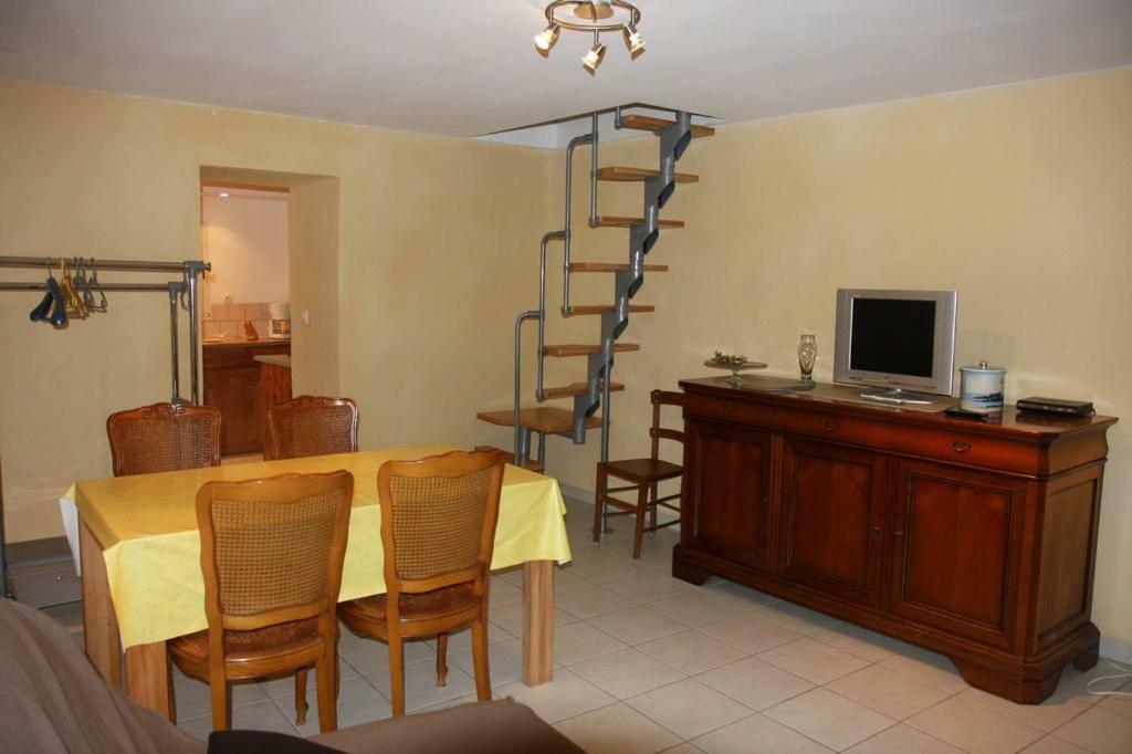 Les Jehans Chateauroux-les-Alpes Luaran gambar